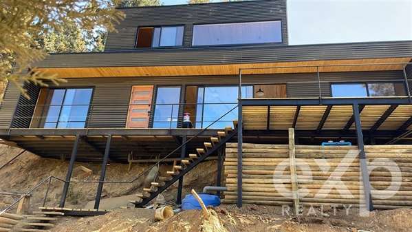 Casa en venta con vista al lago, 3D, 2B en sector Aquelarre