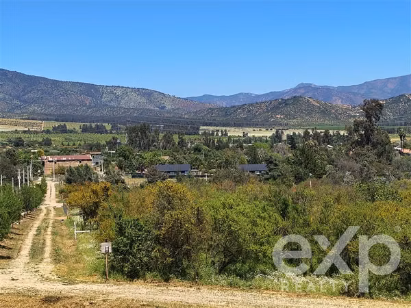 Parcela 5.470 m2 se vende en Olmué. Luz, agua y rol propio.