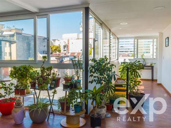 Se Vende oficina, Dúplex, OPORTUNIDAD. Metro Los Héroes.