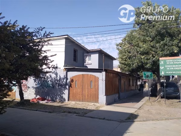 Se Vende Casa con Local en San Joaquín, Imperdible