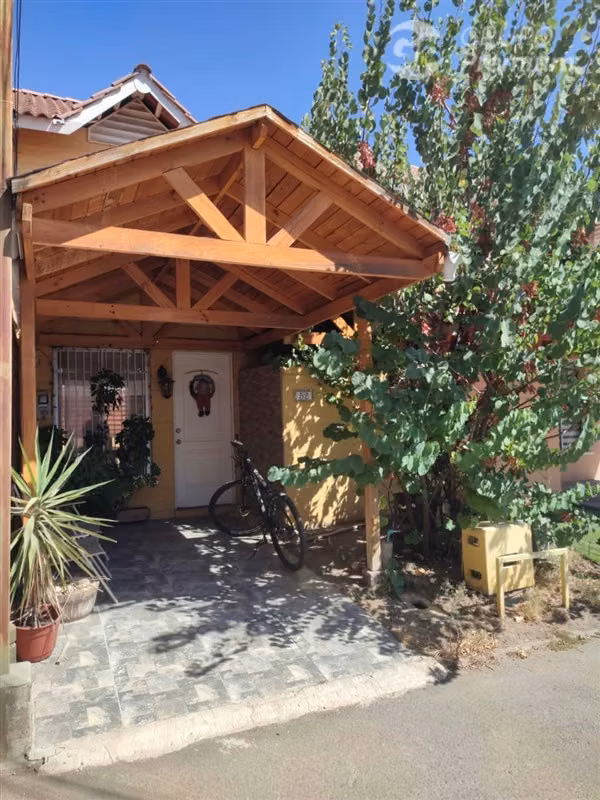 Casa Familiar con Quincho en Condominio