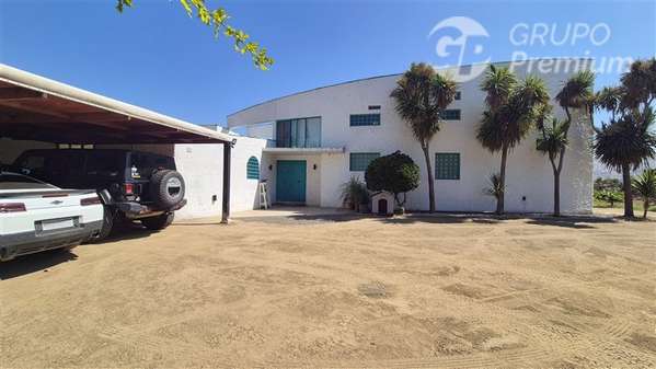 Espectacular Casa Mediterránea en Venta, Batuco- Lampa