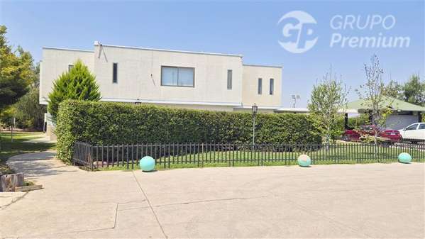 Casa en venta de 7 dorm. en Colina