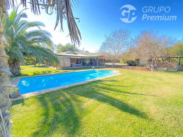 Parcela en venta de 4D 3B piscina cabaña de visitas en Lampa