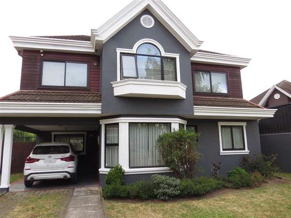 SE VENDE AMPLIA PROPIEDAD SECTOR BARRIO INGLES, 5D, 4B .