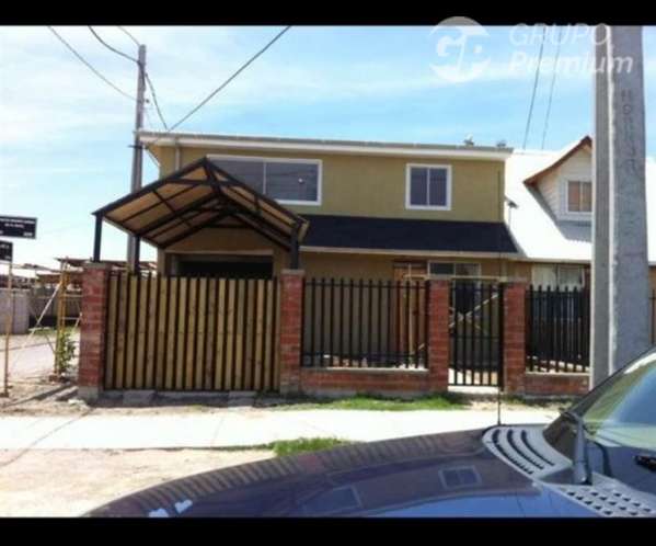 Casa en venta de 4 dorm. en Molina