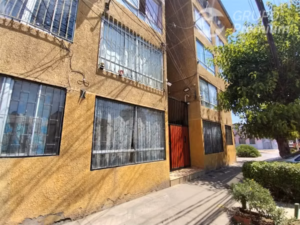 Departamento venta primer piso de 2 dorm. en Quinta Normal