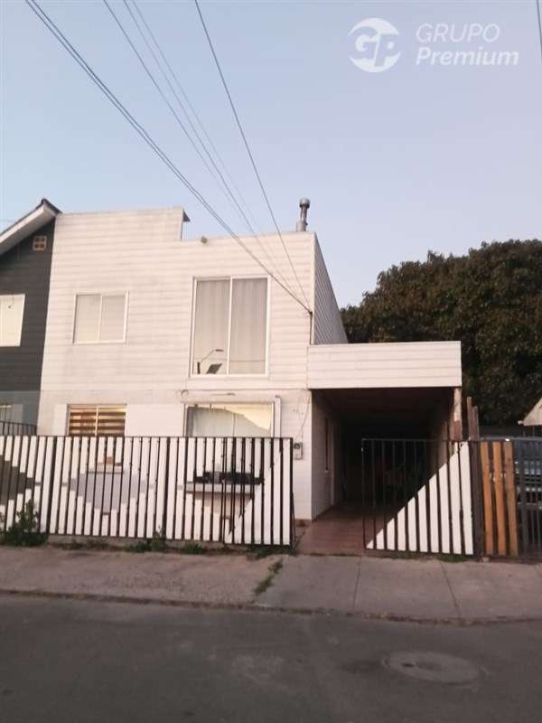 Excelente Casa en venta de 3 dorm. 2 baños en La Cruz