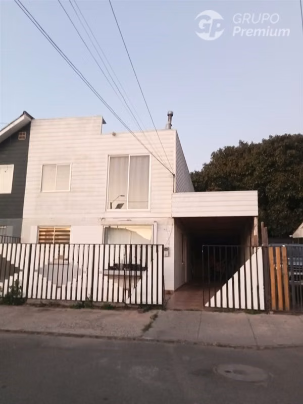 Excelente Casa en venta de 3 dorm. 2 baños en La Cruz