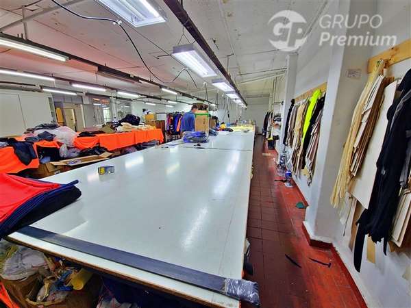 Propiedad industrial 970 m en venta a pasos de M. Einstein