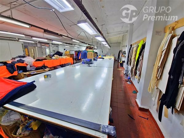 Propiedad industrial 970 m en venta a pasos de M. Einstein