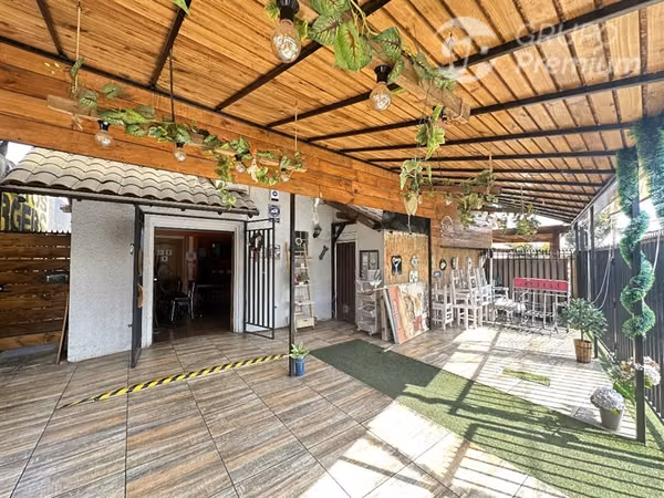 LOCAL COMERCIAL CON RESTAURANTE OPERATIVO Y ALTA VISIBILIDAD