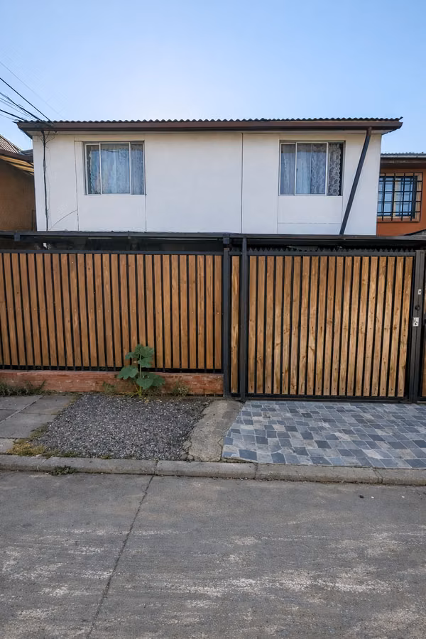 Casa 4 dormitorios ampliada con patio – Pudahuel Sur
