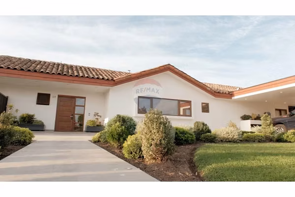 Casa de lujo en maipú: espacio, estilo y comodidad