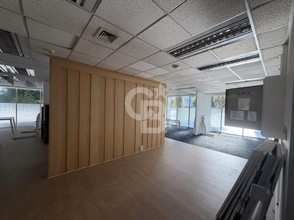 Oficina de 270,3 m2 habilitada en Ciudad Empresarial