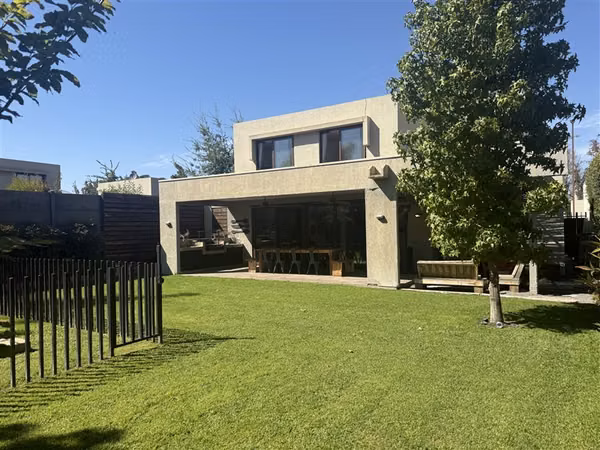 Casa en venta de 3 dorm. en Colina