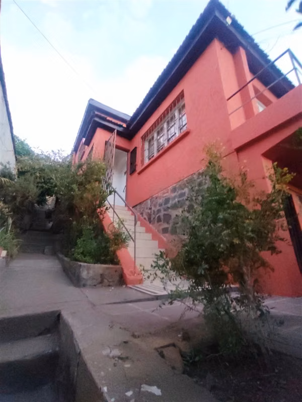 Linda Casa en venta, Av Perú con Elcira Lemus