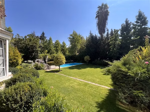 Casa en venta de 6 dorm. en Lo Barnechea