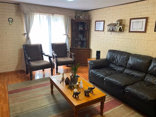 Casa en venta de 4 dorm. en Maipú