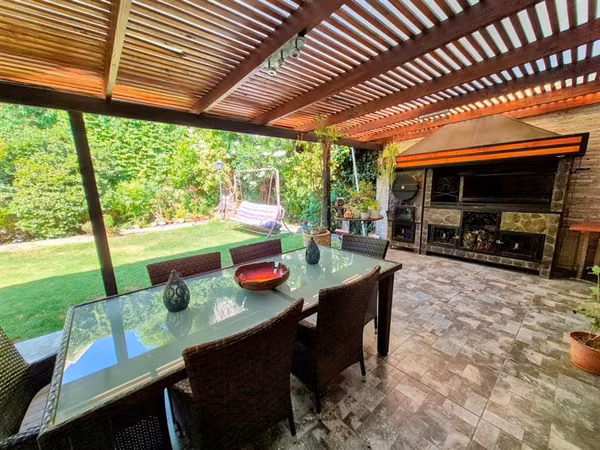 Casa en venta de 5 dorm. San Carlos de Apoquindo, Las Condes