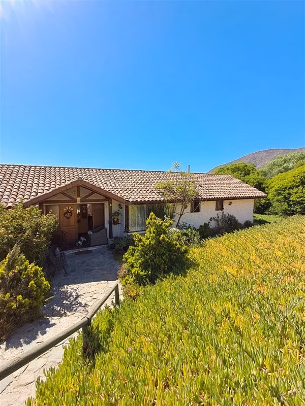 Gran terreno con casa en exclusivo sector de La Serena.