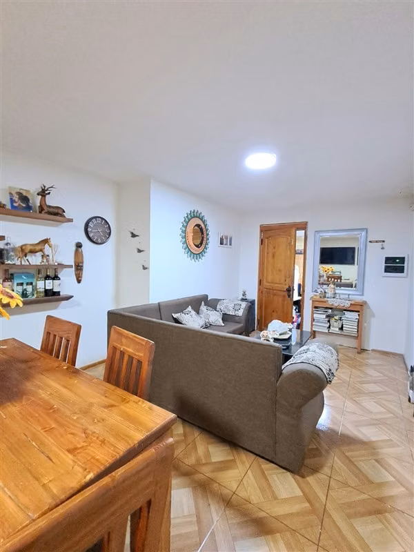 Casa 4D/2B con Local Comercial Bosque San Carlos