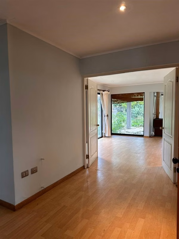 Casa en venta 640 mts2 con piscina y 4 dorm. en Chillán