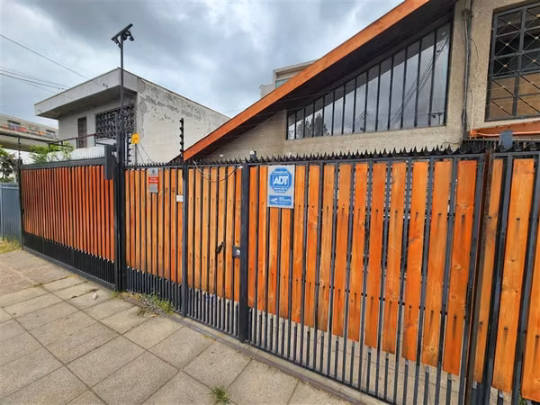Casa en venta de 3 dorm. comercial en La Florida