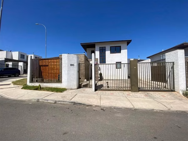 Casa en venta de 4 dorm. en La Serena