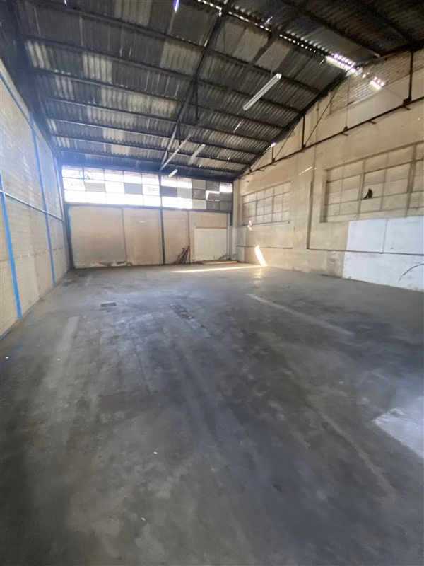 Amplia bodega de 174m2 en Quinta Normal