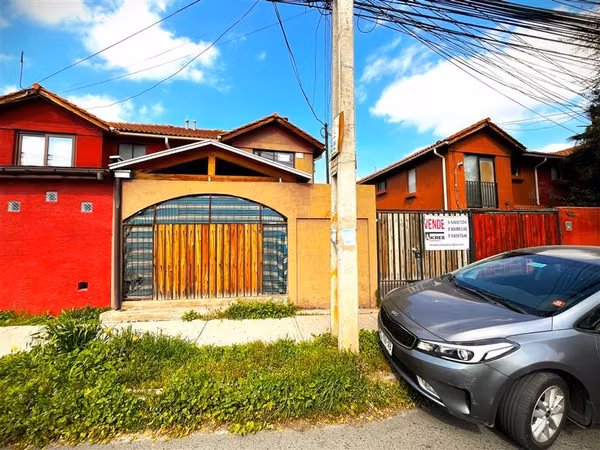 Vende gran casa 3 dorm. en Portal del Bosque Maipú