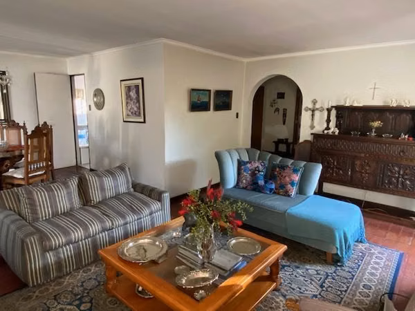 Casa en venta de 4 dorm. en La Reina
