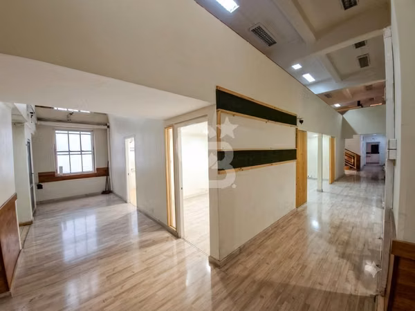 Oficina 572 m2 Dúplex Santiago Bajó UF 632