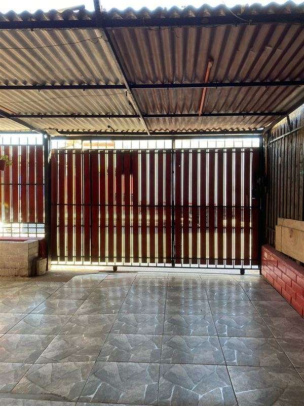 Casa en venta de 2 dorm. en La Pintana