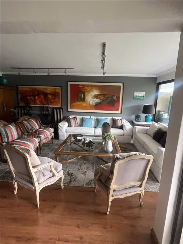 Espectacular Departamento en venta de 5 dorm El Huinganal