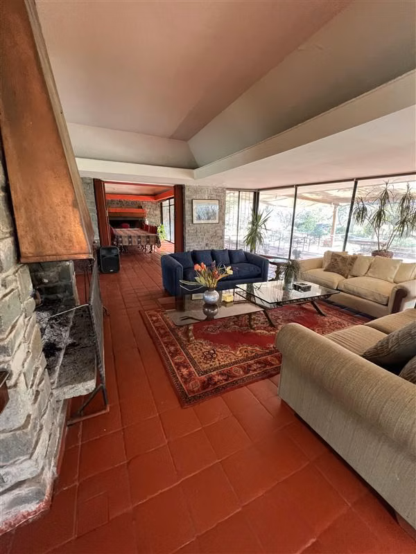 Casa en venta de 9 dorm. en Til til