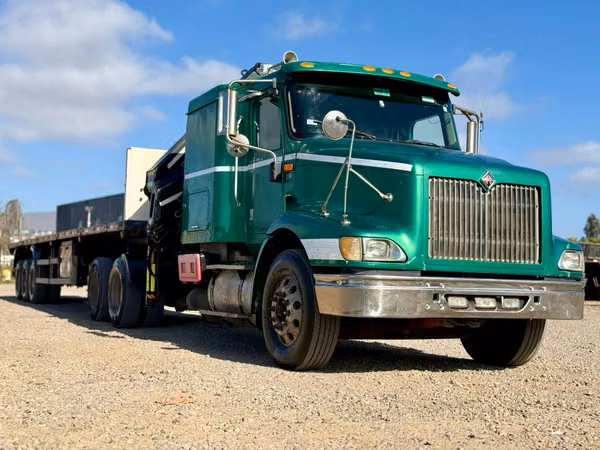 2016 Tractocamion International 9200 con pluma HIAB 6 TON Max – con Kit Hidráulico