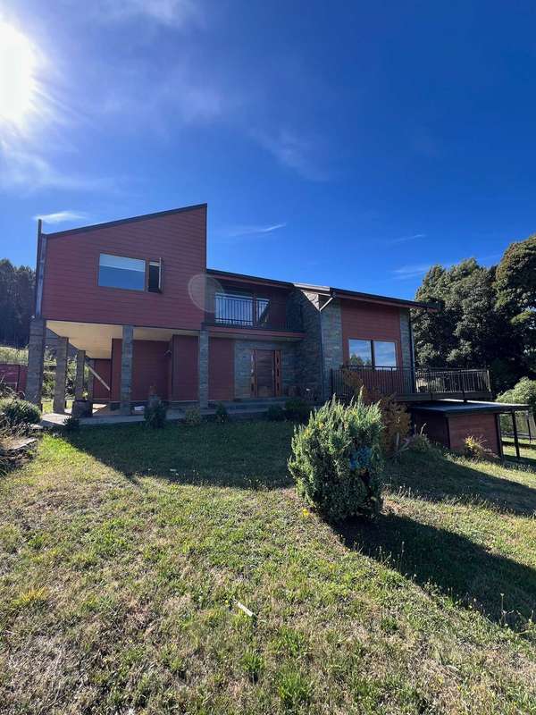 Amplia Casa en Parcela (153943)