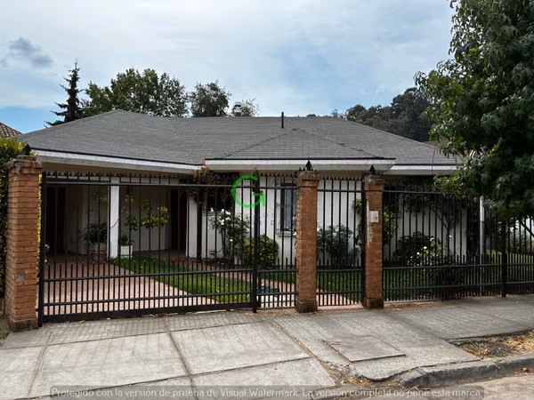 VENTA CASA PIRINEOS II EN AV ESPAÑA DE CURICO