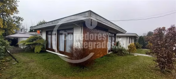 Casa gran ubicación locales comerciales Isla Teja Valdivia