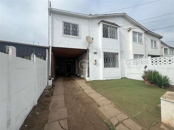 Casa en venta de 3 dorm. en Santo Domingo