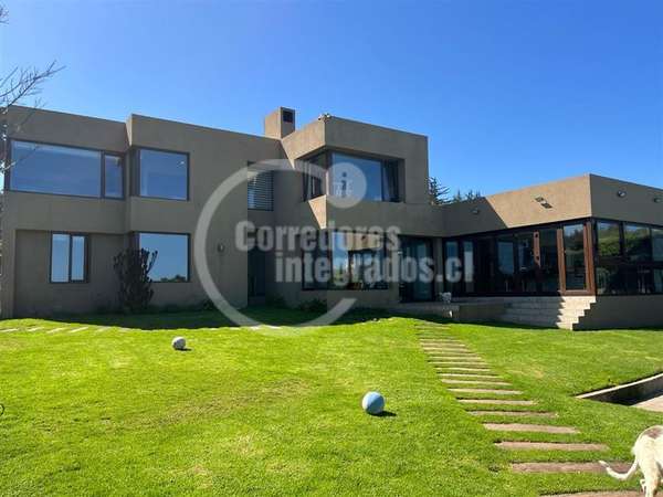 Casa en venta de 6 dorm. en Santo Domingo