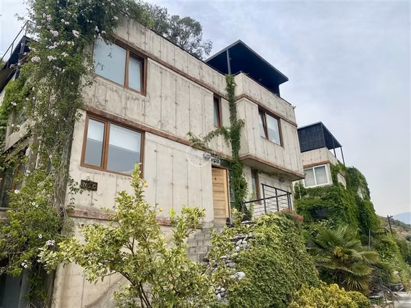 Casa venta 4 dorm. en C. Empresarial Huechuraba Condominio