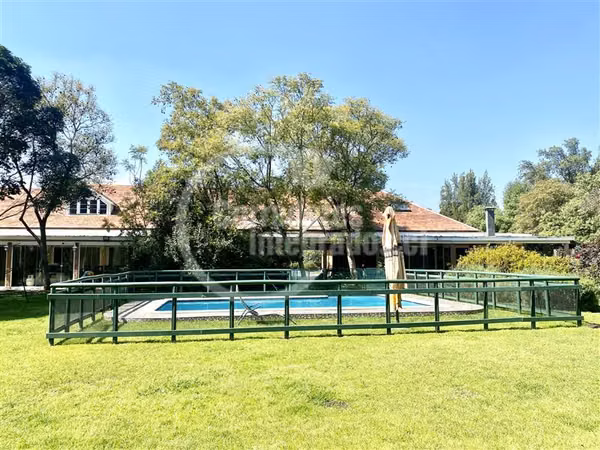 Casa en venta de 11 dorm. en Chicureo