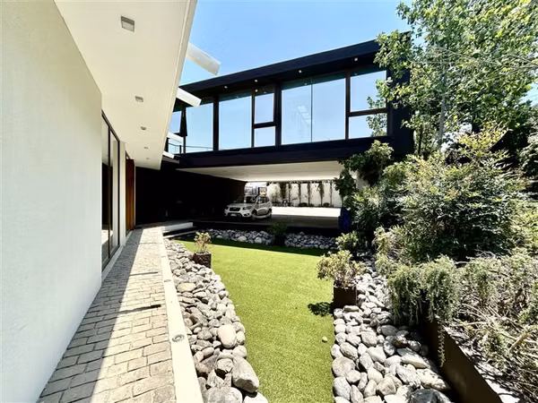 Casa en venta de 5 dorm. en Lo Barnechea
