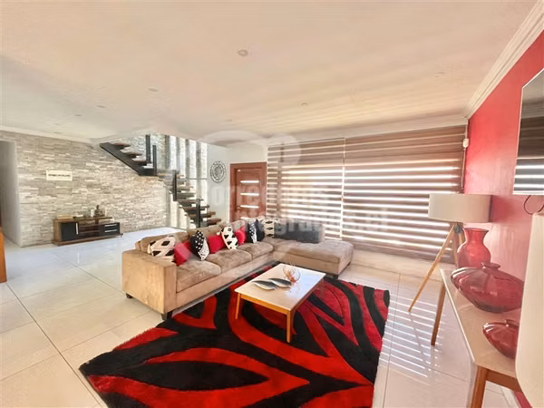 Casa en venta de 4 dorm. en La Cisterna