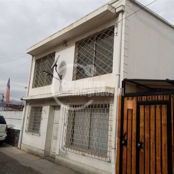 Casa en venta de 4 dorm. en Lo Prado