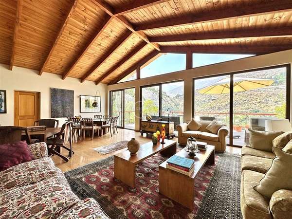 Casa estilo colonial con espectacular vista al Arrayán
