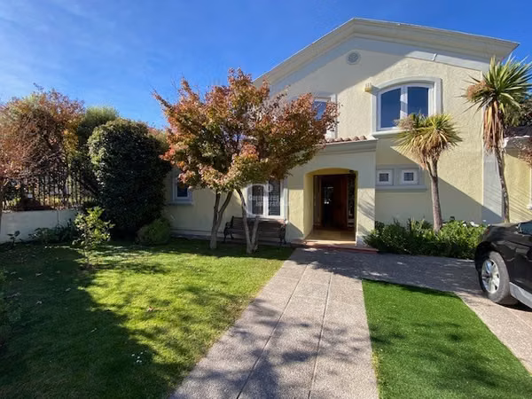Casa en venta 4 dorm. Valle La Dehesa