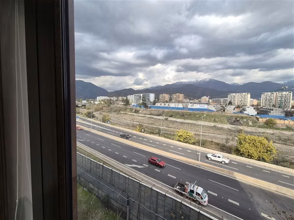 Departamento en venta de 2 dorm. en Lo Barnechea como nuevo.